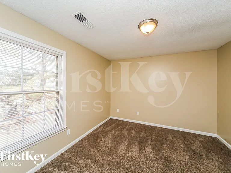 8158 Creekside Cir S — Photo 11