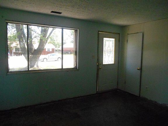 4th image of 275 Doyle Ave