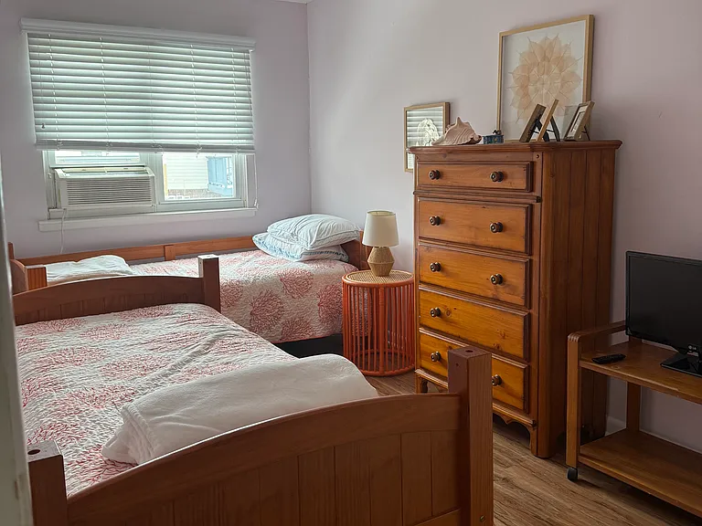 2 twin beds with large closet