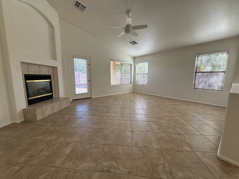9587 W Seldon Ln — Photo 10