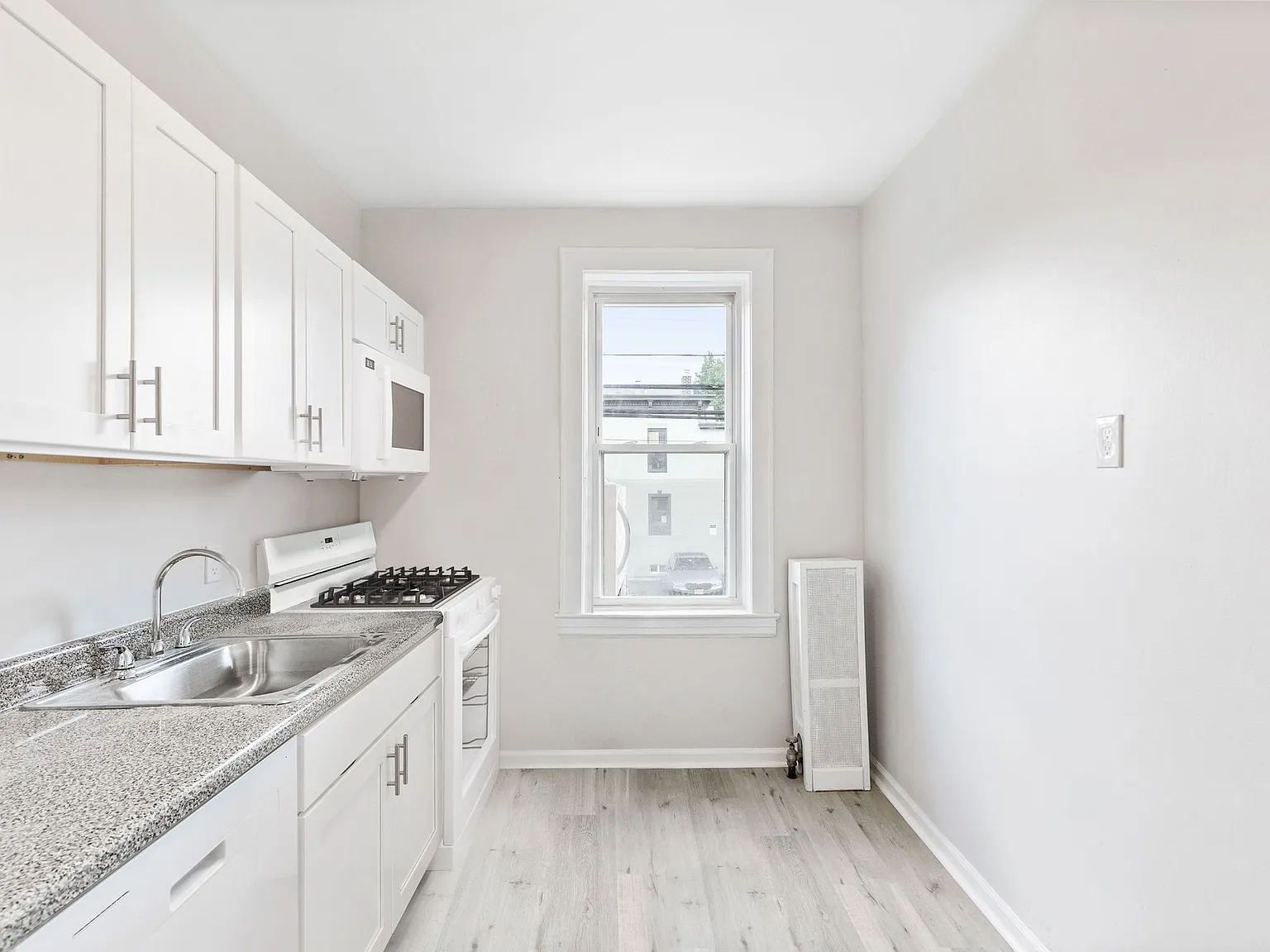 33 Franklin Place Apartments — Photo 3