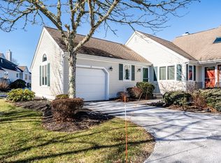 5 Beacon Ct #220, Mashpee, MA 02649