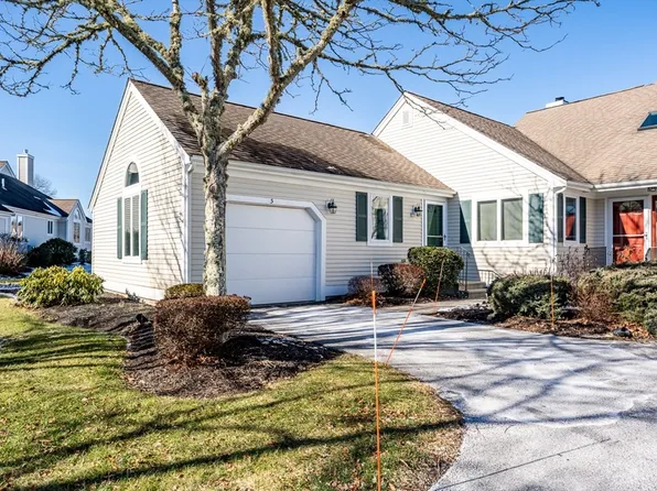 5 Beacon Ct #220, Mashpee, MA 02649