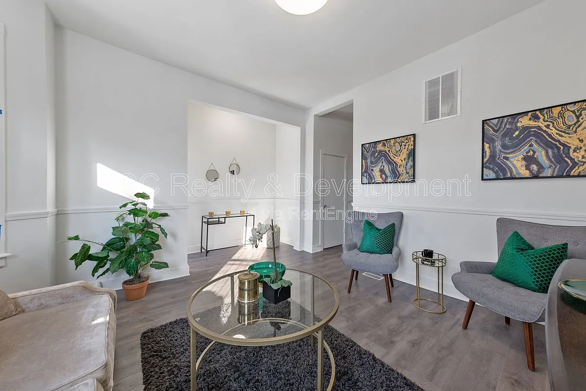 Building Photo - 6401 S Eberhart Ave #2