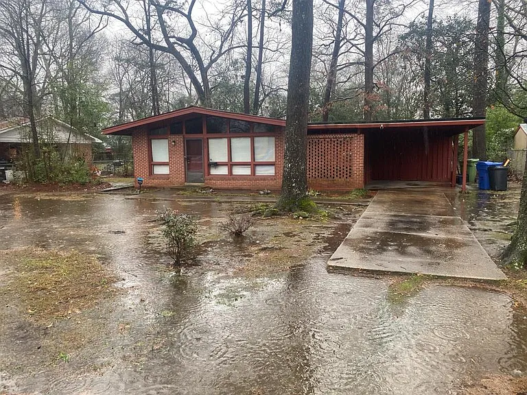 2212 Rosemary Ln — Photo 1