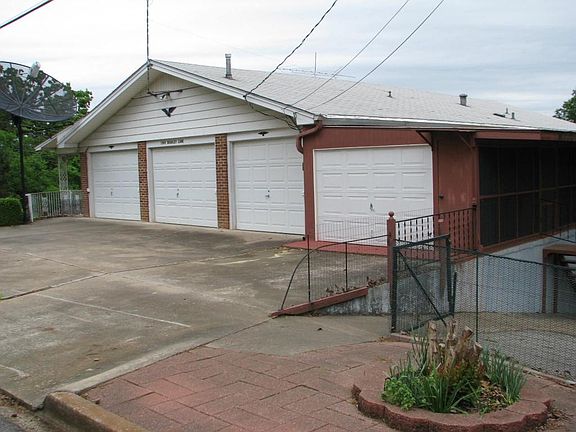 5th image of 1909 Bradley Ln