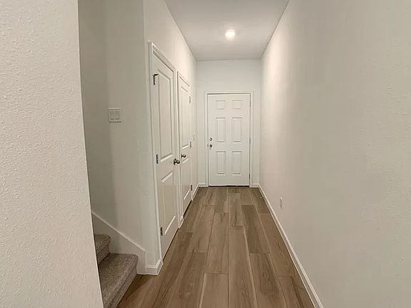 2nd image of 709 Holly Lakes Dr