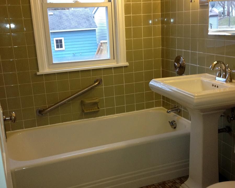 2nd image of 3106 Benjamin St NE