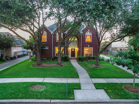 2nd image of 4211 Pine Blossom Trl