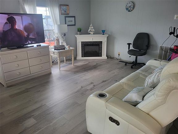 5th image of 357 Badger Ln