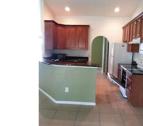 4th image of 839 Bell Blvd S