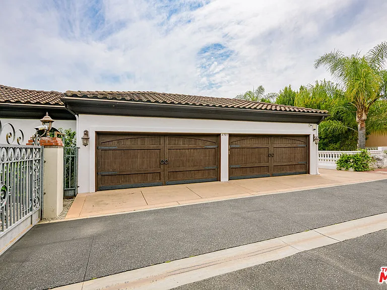 4705 Los Feliz Blvd — Photo 26