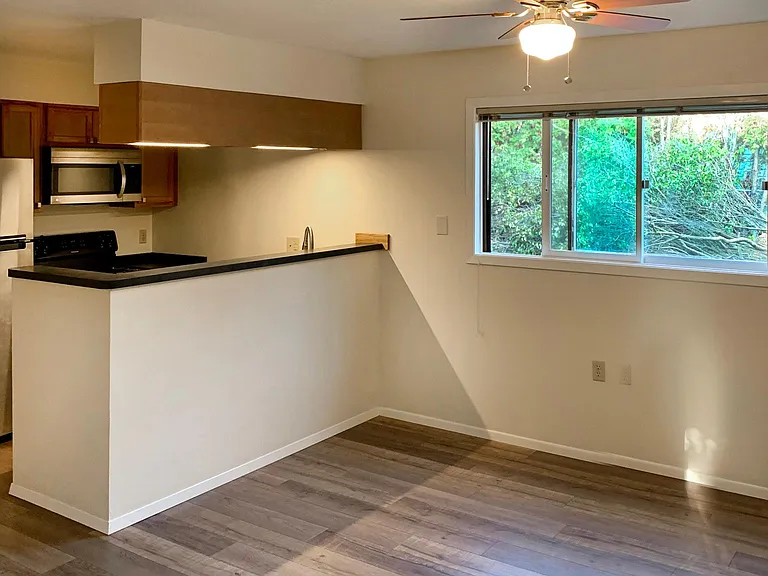 2310 Benton Ave — Photo 7