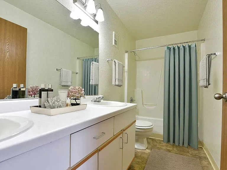 Tanglewood Apartments — Photo 32
