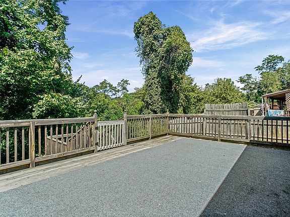 3rd image of 333 Walpole Dr