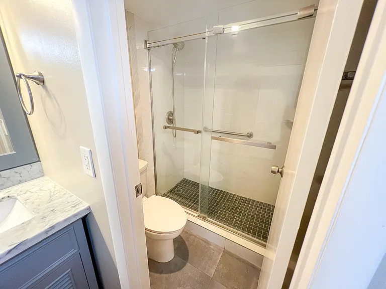 20500 W Country Club Dr #406 — Photo 8