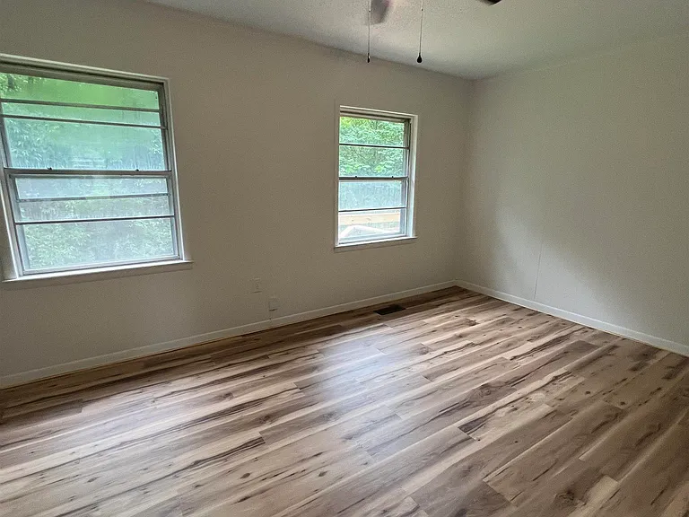 905 Lynn Dale Ln — Photo 11