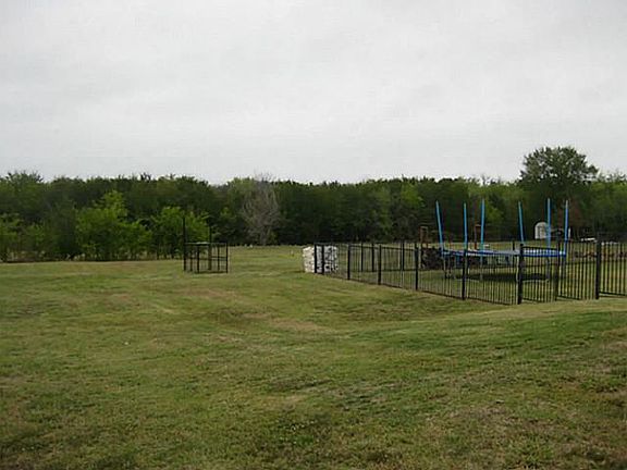 4th image of 696 Alexander Ln