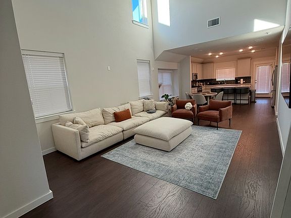4th image of 2041 Belvedere Dr
