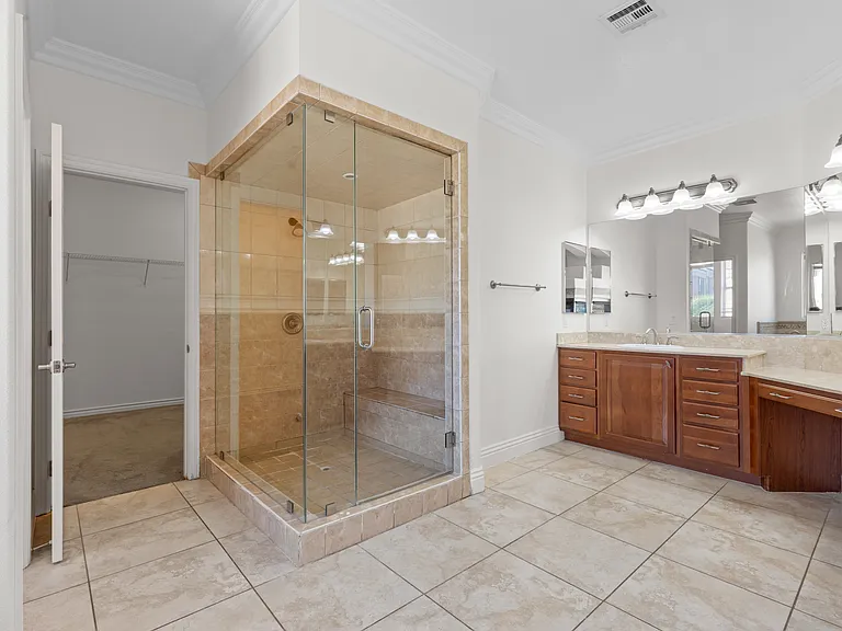 2733 Kildrummie St — Photo 19