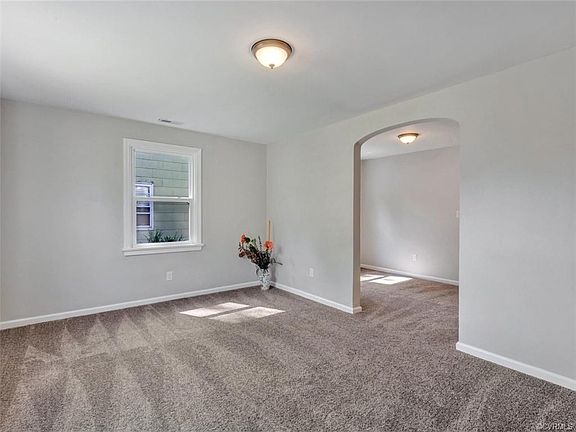 3rd image of 3818 North Ave