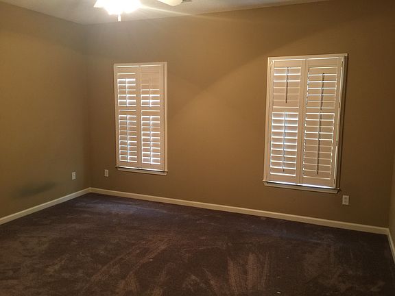 5th image of 336 Sterling Oaks Ln