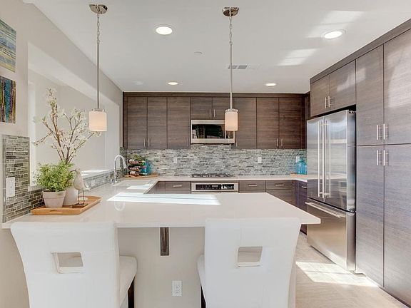 Kitchen- same as model home other than back splash