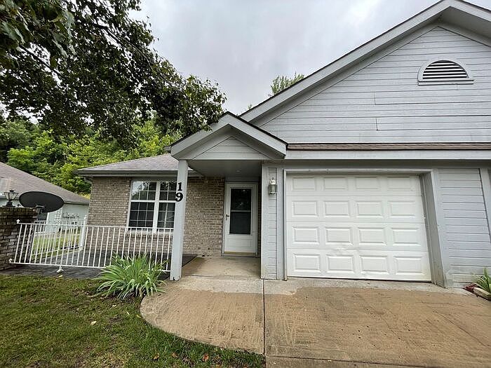 1st image of 19 Wallingford Dr