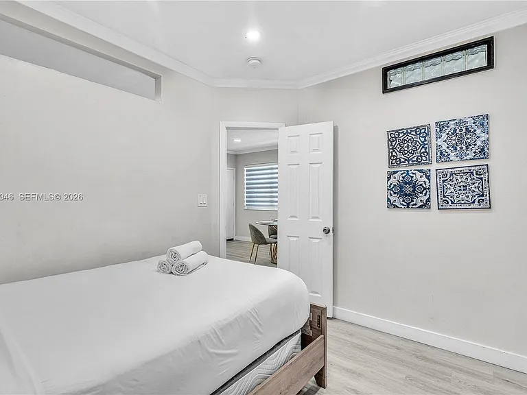 10004 E Bay Harbor Dr #8 — Photo 16