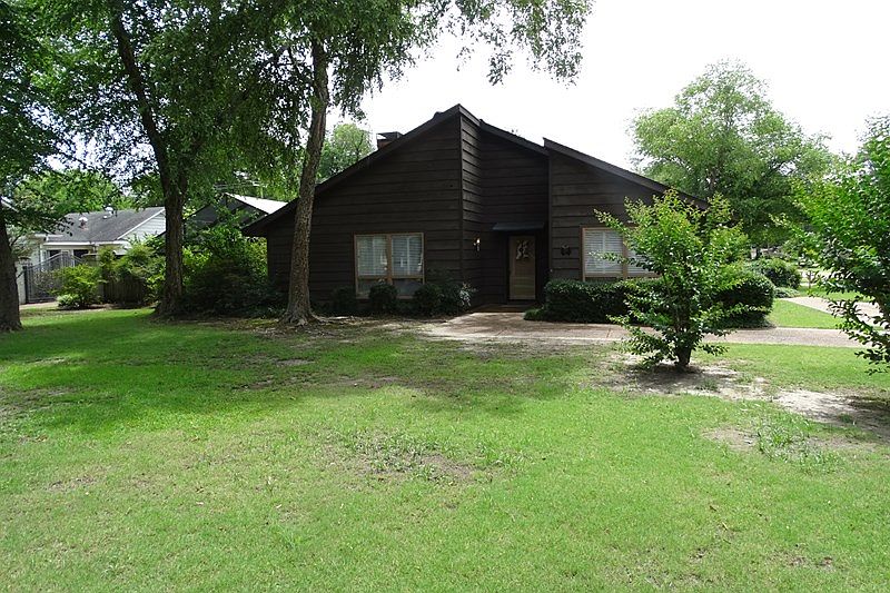 2nd image of 511 Grand Blvd