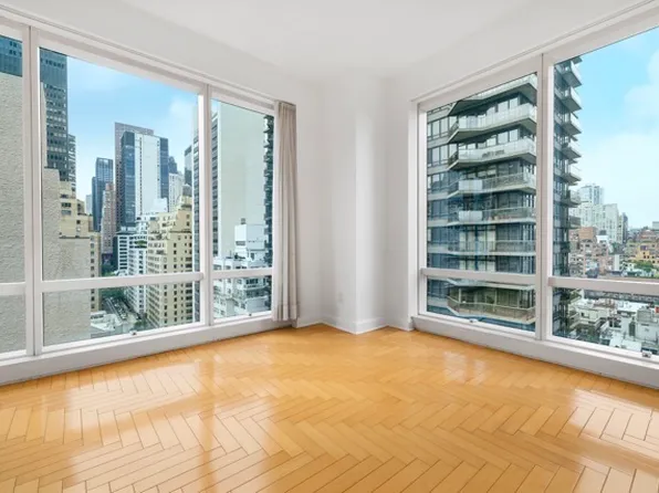 845 United Nations Plaza image 10 of 26