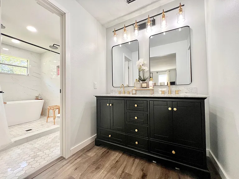 primary bedroom vanity