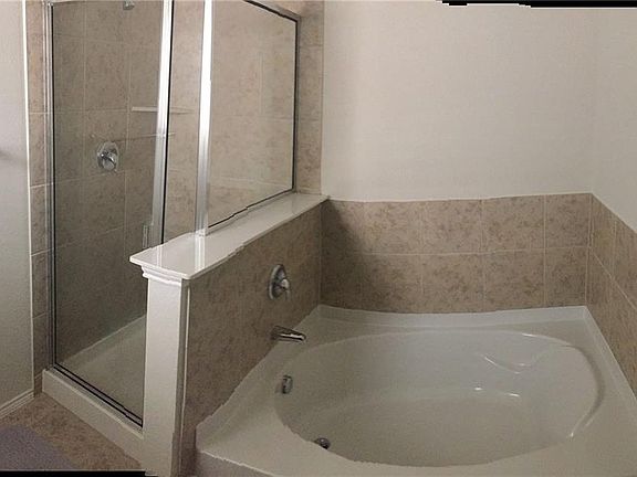5th image of 3020 Montserrat Creek Dr