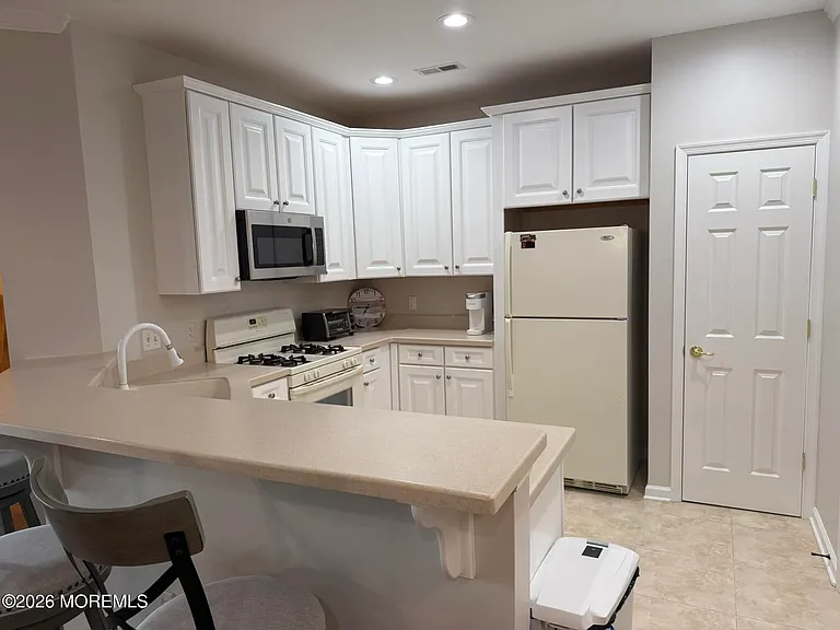 22 Cooper Ave #207 — Photo 7