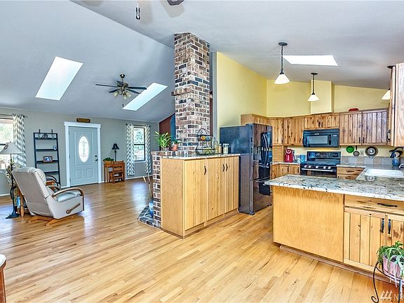 5th image of 6437 Crest Dr SE