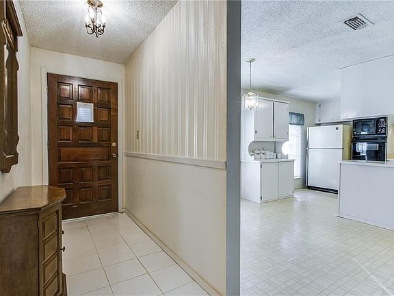 4th image of 5513 Valley View Dr W