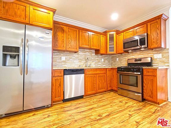 3rd image of 1144 S Mariposa Ave #1144
