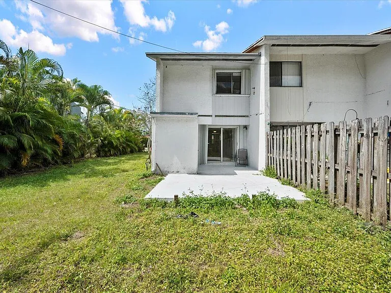 3666 Pinehurst Dr #C — Photo 21