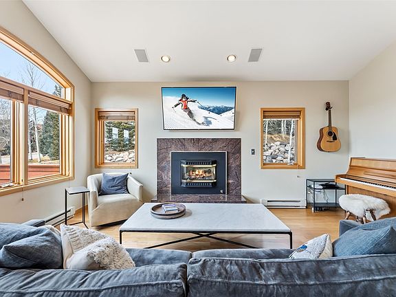 3rd image of 454 Ensign Drive UNIT B