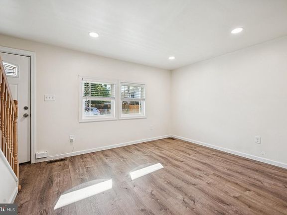 5th image of 111 N Sussex St