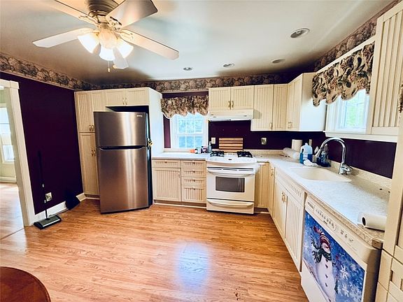 4th image of 61 McMichael Rd