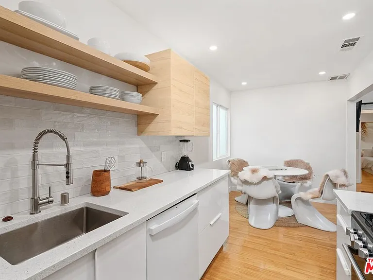 621 Rose Ave #B — Photo 6