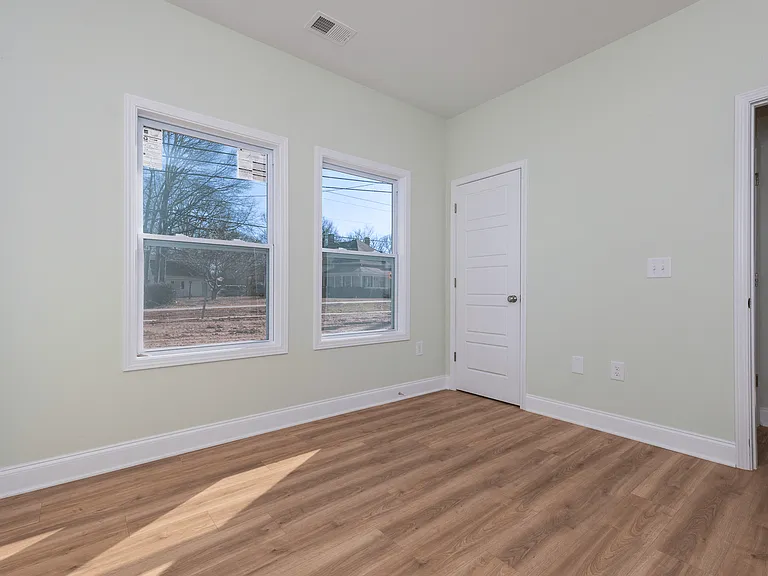 104 Garrett St — Photo 5