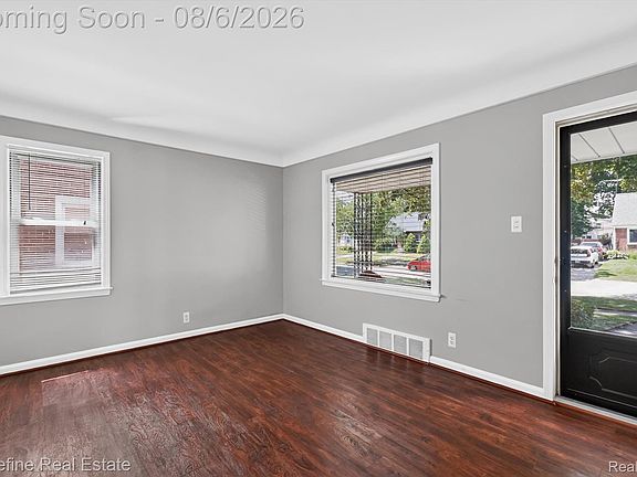 4th image of 3124 N Vermont Ave