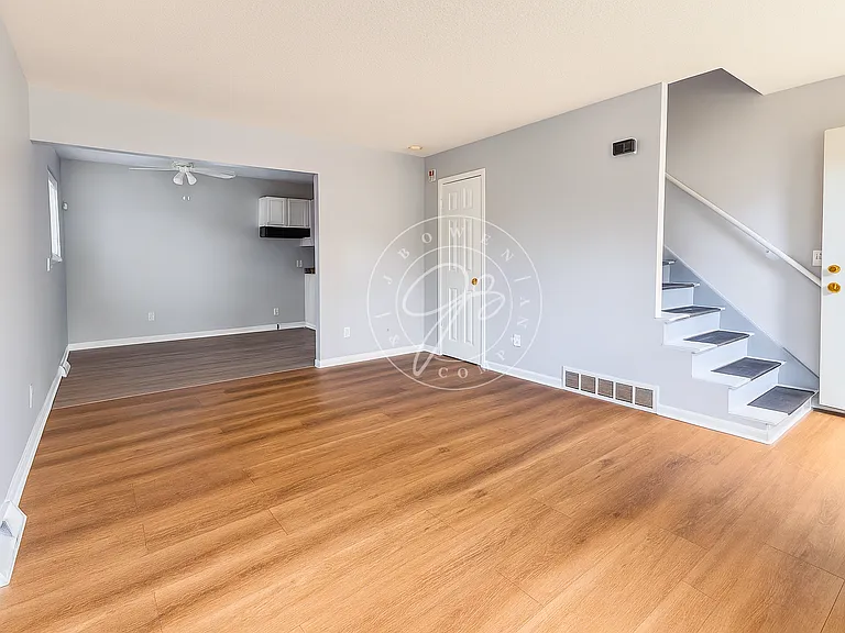 1719 W Bancroft St #D — Photo 2