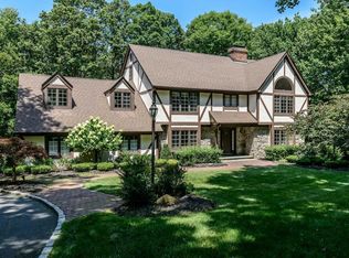 9 Sound Bay Dr, Lloyd Harbor, NY 11743