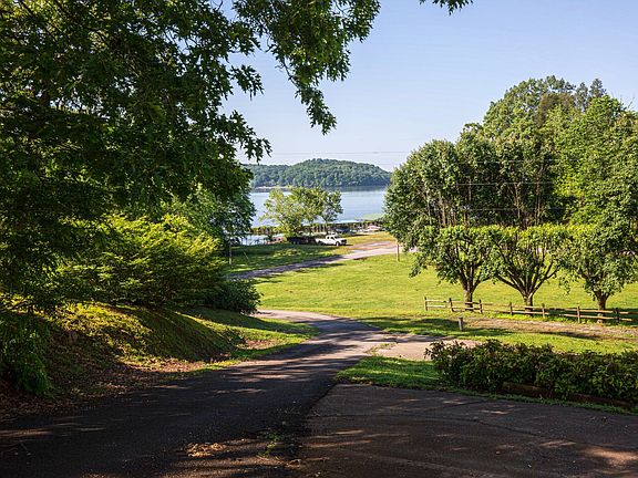 3rd image of 35 Lake Hill Dr