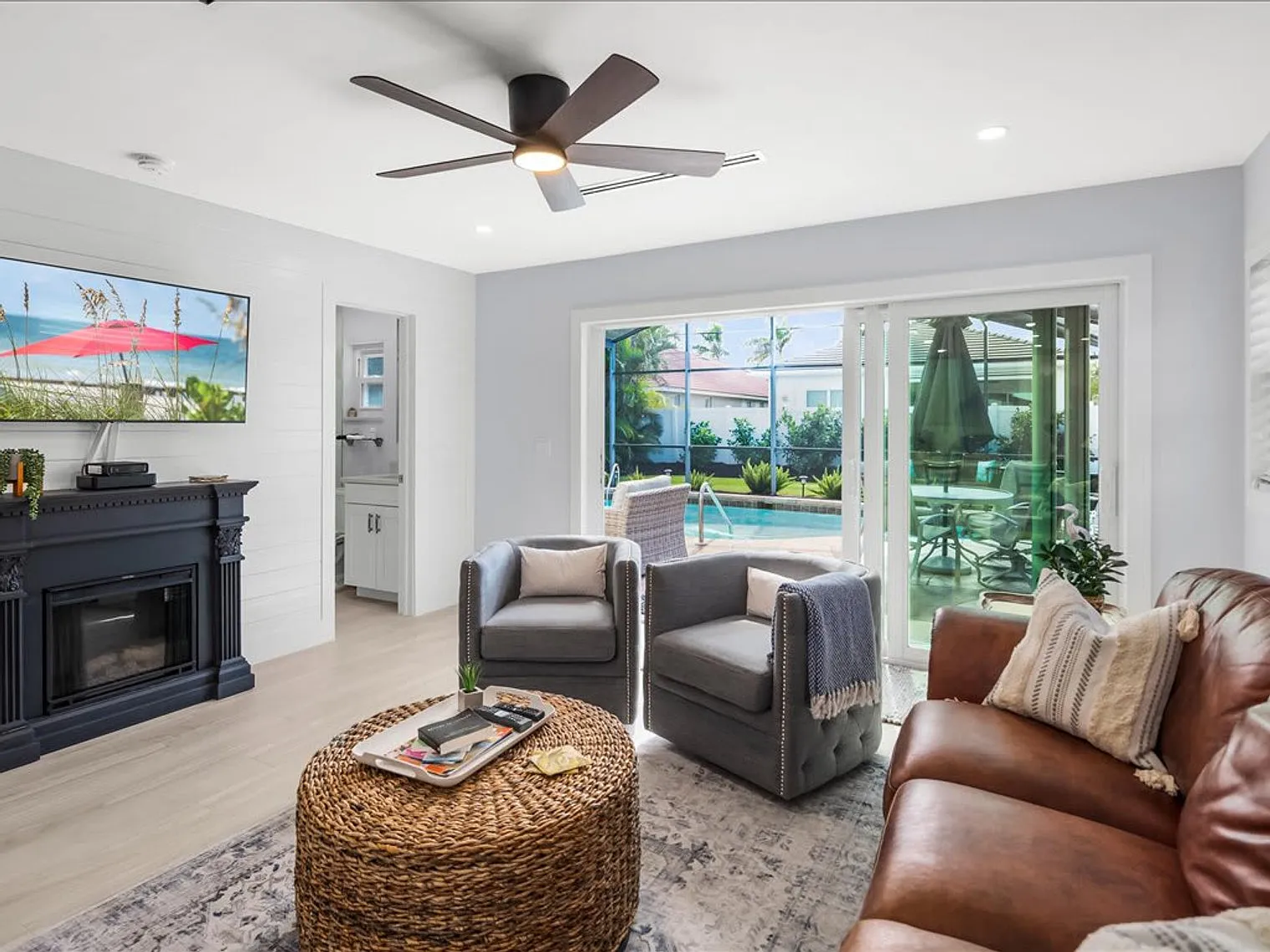 3 bed, 3.0 bath, 1356 sqft, $5,312 — Photo 3