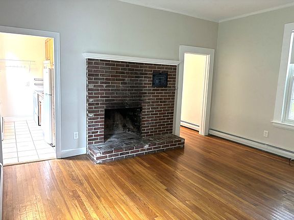 Fireplaced livingroom.