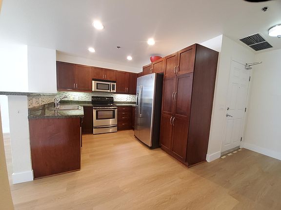 4th image of 427 9th Ave Unit 302